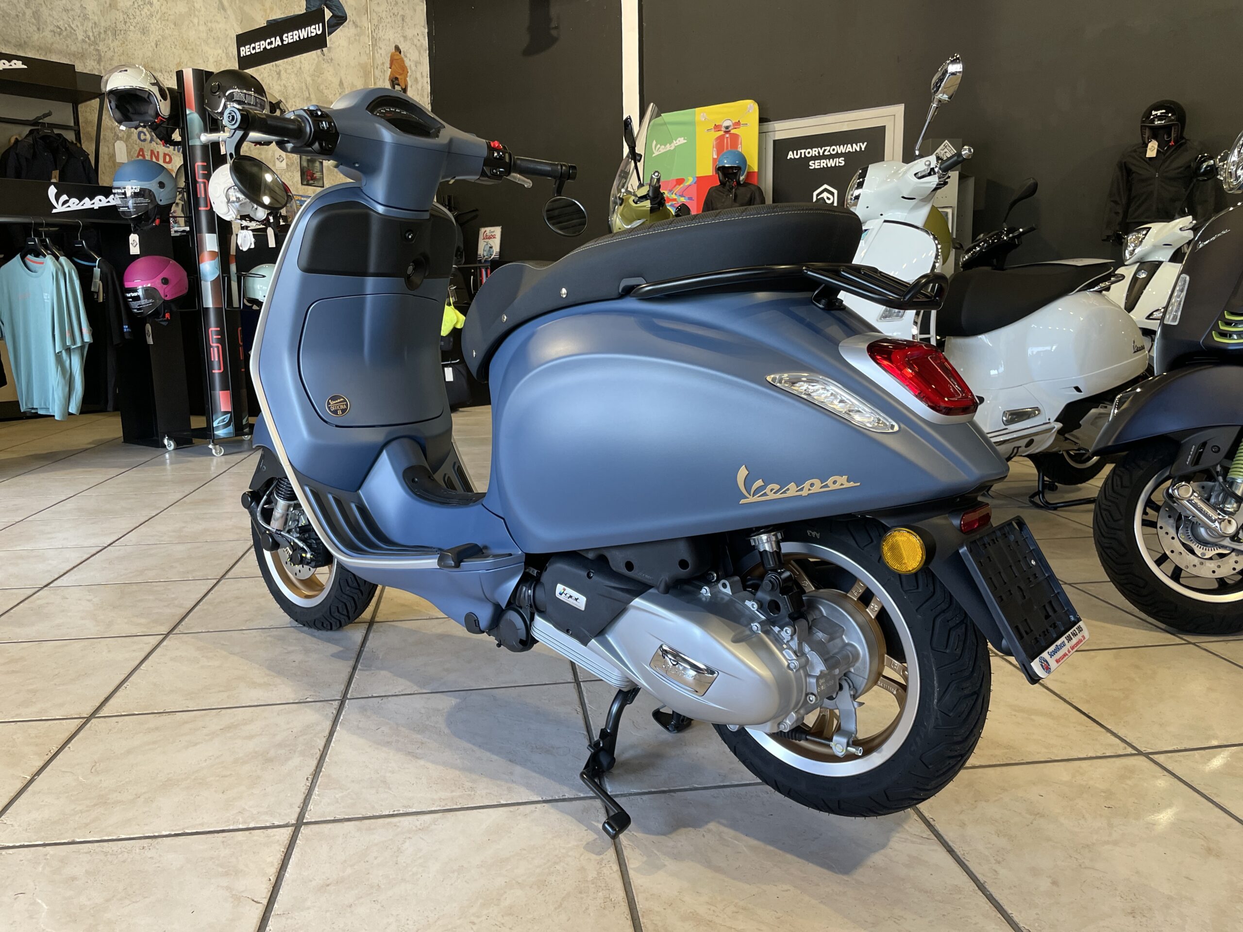 Vespa Officina 8: zdjęcia Primavery i&nbsp;tło historyczne